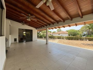 Venta de cabaña en frente de la playa, en Don Jaca, Santa Marta