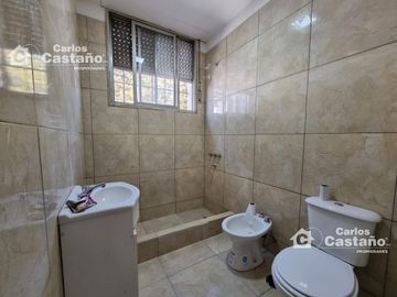 PH En Esquina Ideal 2 Familias y o inversor a 4/C de Av. maipu