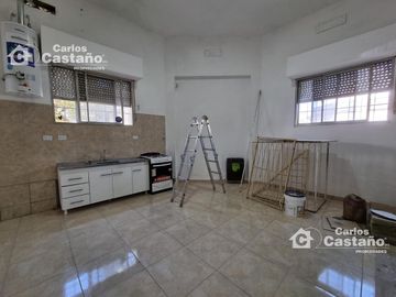 PH En Esquina Ideal 2 Familias y o inversor a 4/C de Av. maipu