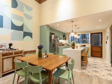 Venta Casa De Estilo Tres Dormitorios Reciclada Terraza. Echesortu