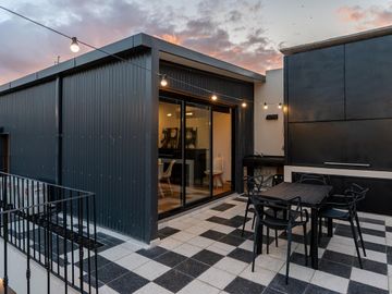 Venta Casa De Estilo Tres Dormitorios Reciclada Terraza. Echesortu