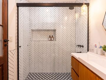 Venta Casa De Estilo Tres Dormitorios Reciclada Terraza. Echesortu