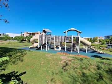Lote en Venta en Los Castaños, Nordelta. Excelente vista abierta al lago.