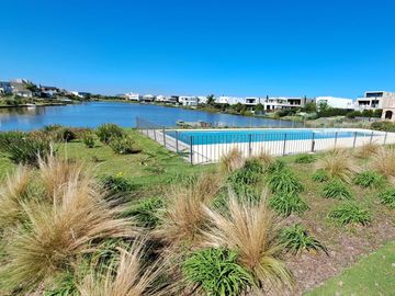 Lote en Venta en Los Castaños, Nordelta. Excelente vista abierta al lago.