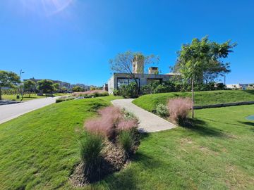 Lote en Venta en Los Castaños, Nordelta. Excelente vista abierta al lago.