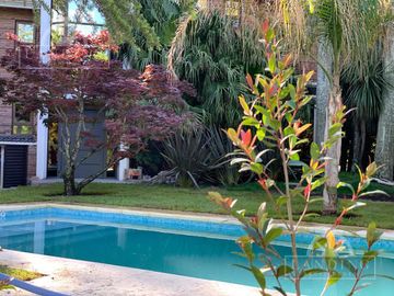 Casa en venta al río  Boat Center Tigre. Venta con renta.