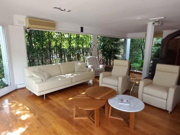 Casa en venta al río  Boat Center Tigre. Venta con renta.