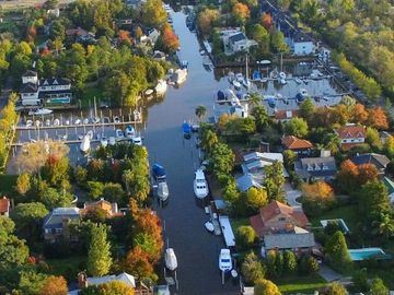 Casa en venta al río  Boat Center Tigre. Venta con renta.