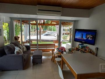 Casa en venta al río  Boat Center Tigre. Venta con renta.