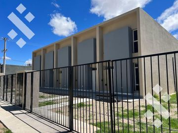 En Venta, dúplex 2 dormitorios,  B° Bella Vista Plottier