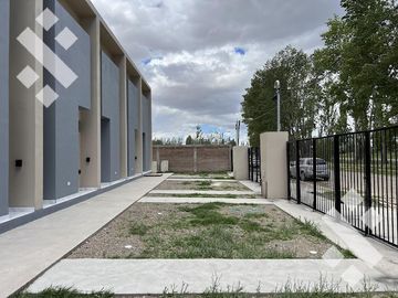 En Venta, dúplex 2 dormitorios,  B° Bella Vista Plottier