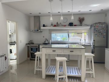Casa en venta en Barrio Privado El Aromo con pileta APTO CREDITO