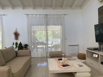 Casa en venta en Barrio Privado El Aromo con pileta APTO CREDITO