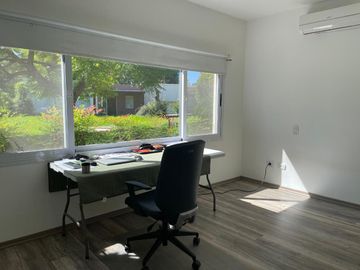 Casa en venta en Barrio Privado El Aromo con pileta APTO CREDITO