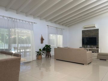 Casa en venta en Barrio Privado El Aromo con pileta APTO CREDITO