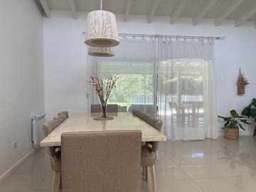 Casa en venta en Barrio Privado El Aromo con pileta APTO CREDITO