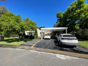 Casa en venta en Barrio Privado El Aromo con pileta APTO CREDITO