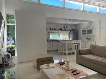 Casa en venta en Barrio Privado El Aromo con pileta APTO CREDITO