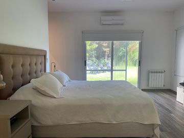 Casa en venta en Barrio Privado El Aromo con pileta APTO CREDITO