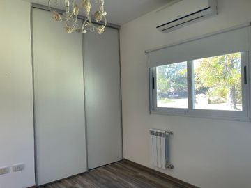 Casa en venta en Barrio Privado El Aromo con pileta APTO CREDITO