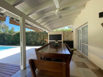 Casa en venta en Barrio Privado El Aromo con pileta APTO CREDITO