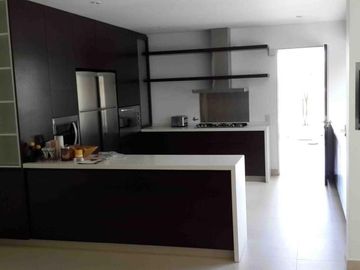 Casa en venta con renta en el barrio Santa Barbara