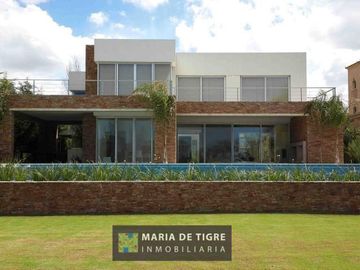 Casa en venta con renta en el barrio Santa Barbara