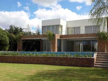 Casa en venta con renta en el barrio Santa Barbara