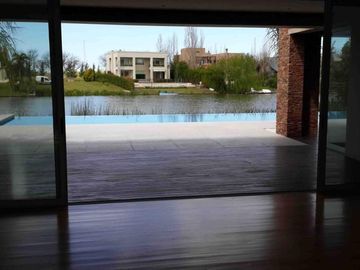 Casa en venta con renta en el barrio Santa Barbara