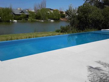 Casa en venta con renta en el barrio Santa Barbara