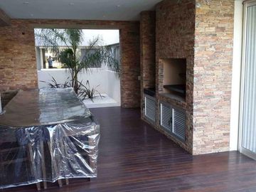 Casa en venta con renta en el barrio Santa Barbara