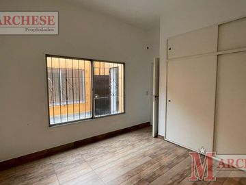 Casa PH 4 ambientes reciclada en venta en Castelar