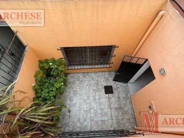 Casa PH 4 ambientes reciclada en venta en Castelar