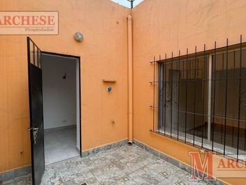 Casa PH 4 ambientes reciclada en venta en Castelar