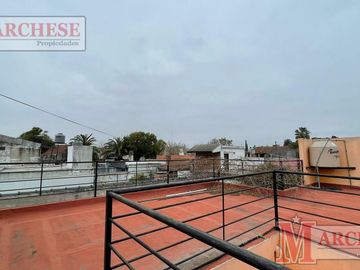 Casa PH 4 ambientes reciclada en venta en Castelar