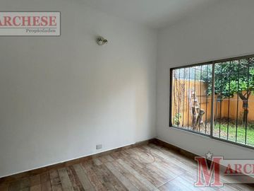 Casa PH 4 ambientes reciclada en venta en Castelar