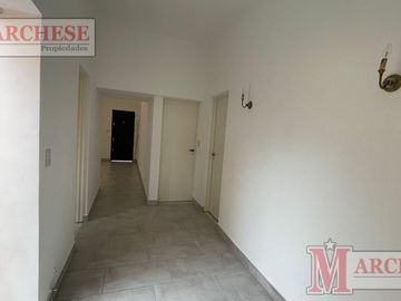 Casa PH 4 ambientes reciclada en venta en Castelar