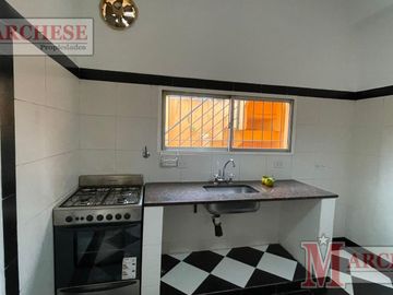 Casa PH 4 ambientes reciclada en venta en Castelar
