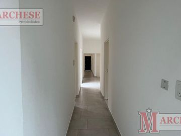 Casa PH 4 ambientes reciclada en venta en Castelar