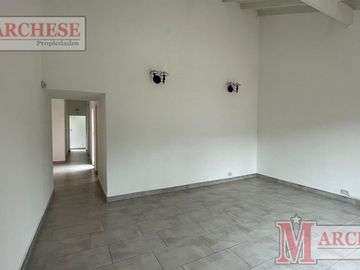 Casa PH 4 ambientes reciclada en venta en Castelar