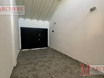 Casa PH 4 ambientes reciclada en venta en Castelar