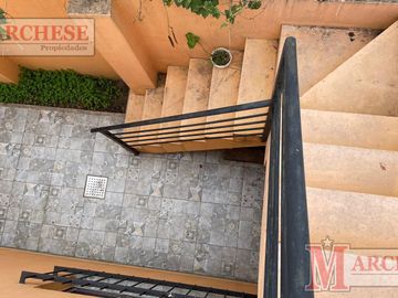 Casa PH 4 ambientes reciclada en venta en Castelar