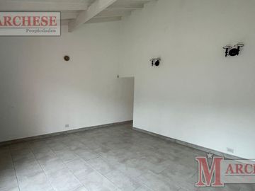 Casa PH 4 ambientes reciclada en venta en Castelar