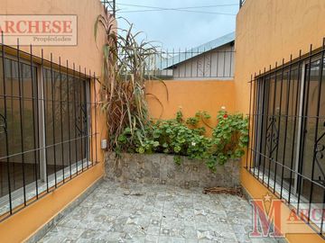 Casa PH 4 ambientes reciclada en venta en Castelar