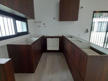 Amplia Casa zona Lasalle a ESTRENAR