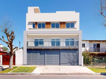 Duplex  en venta de categoría en Berazategui a estrenar