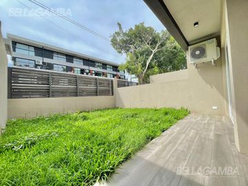 DEPARTAMENTO DE 2 AMBIENTES A ESTRENAR CON JARDIN Y COCHERA