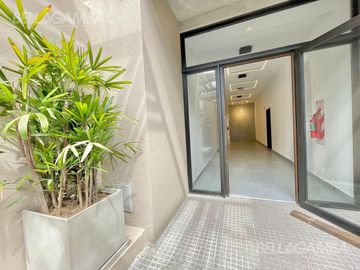 DEPARTAMENTO DE 2 AMBIENTES A ESTRENAR CON JARDIN Y COCHERA