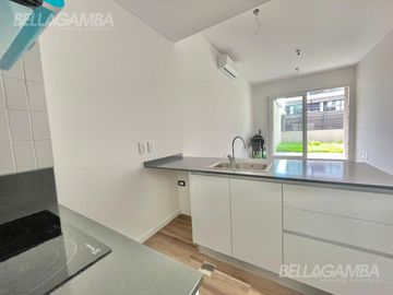 DEPARTAMENTO DE 2 AMBIENTES A ESTRENAR CON JARDIN Y COCHERA