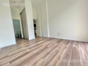 DEPARTAMENTO DE 2 AMBIENTES A ESTRENAR CON JARDIN Y COCHERA